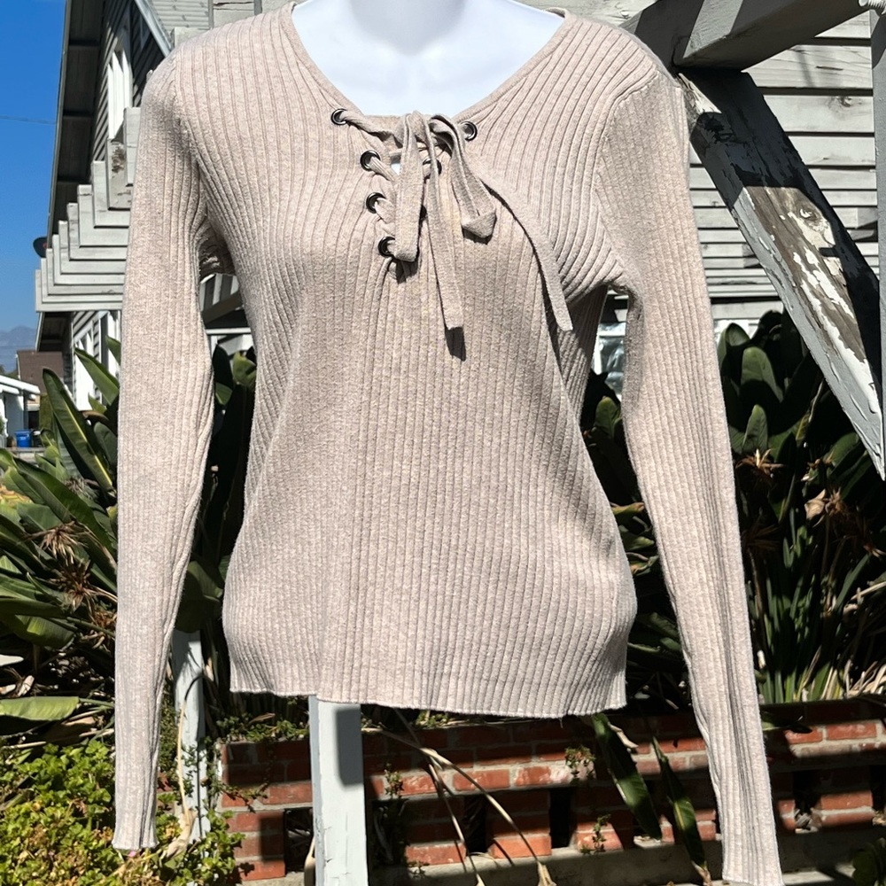 Hollister Beige Oatmeal Ribbed Lace Up V Neck Pullover Sweater Size Large